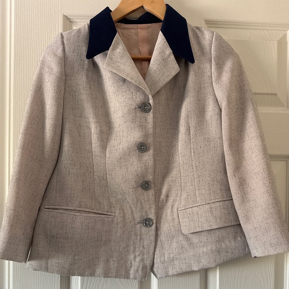 Blazer with blue contrast collar